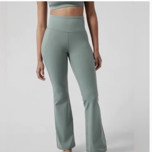 Athleta Flare Pants NWT Size M - Picture 1 of 1